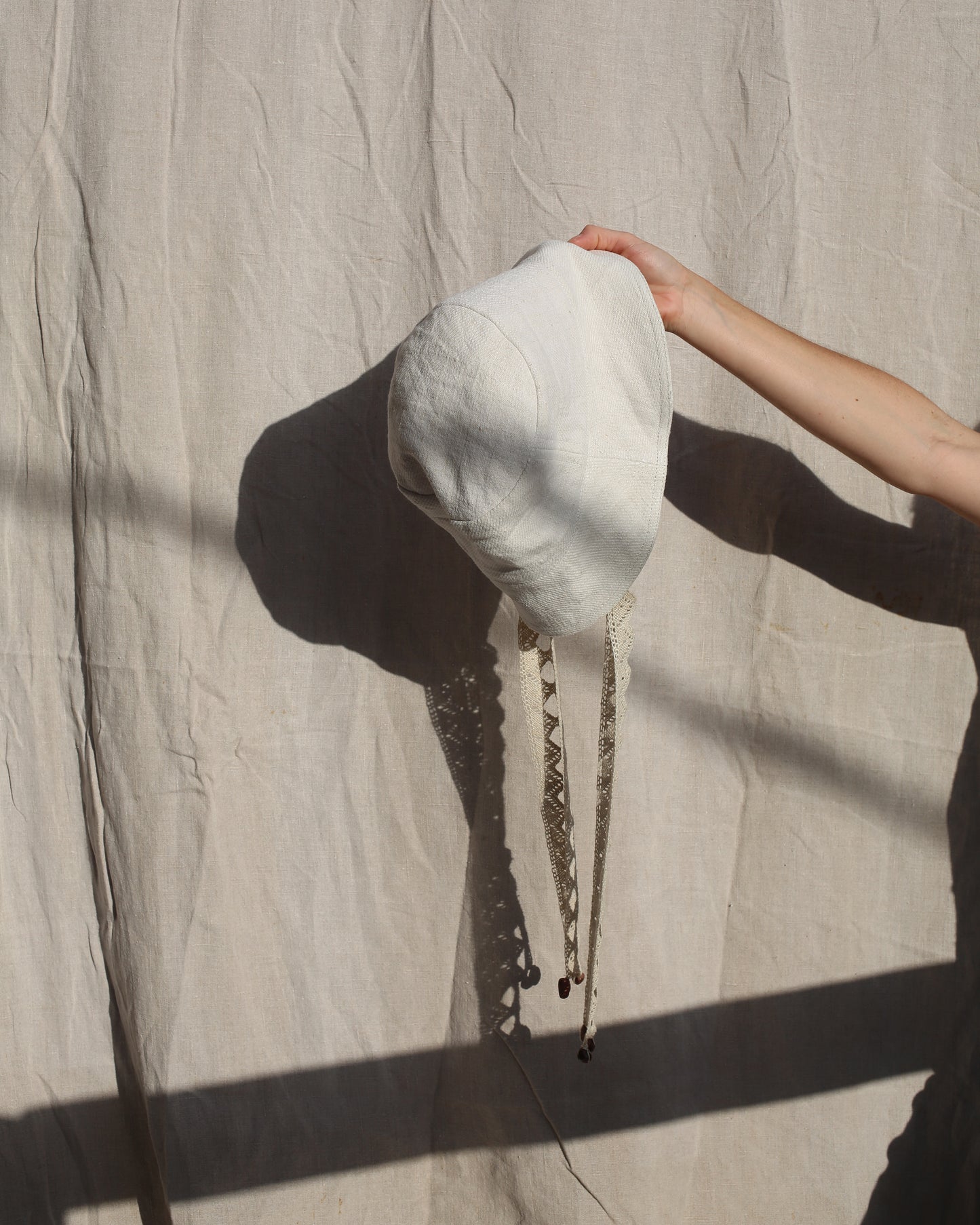 Mistral bob with cotton dentelle tie