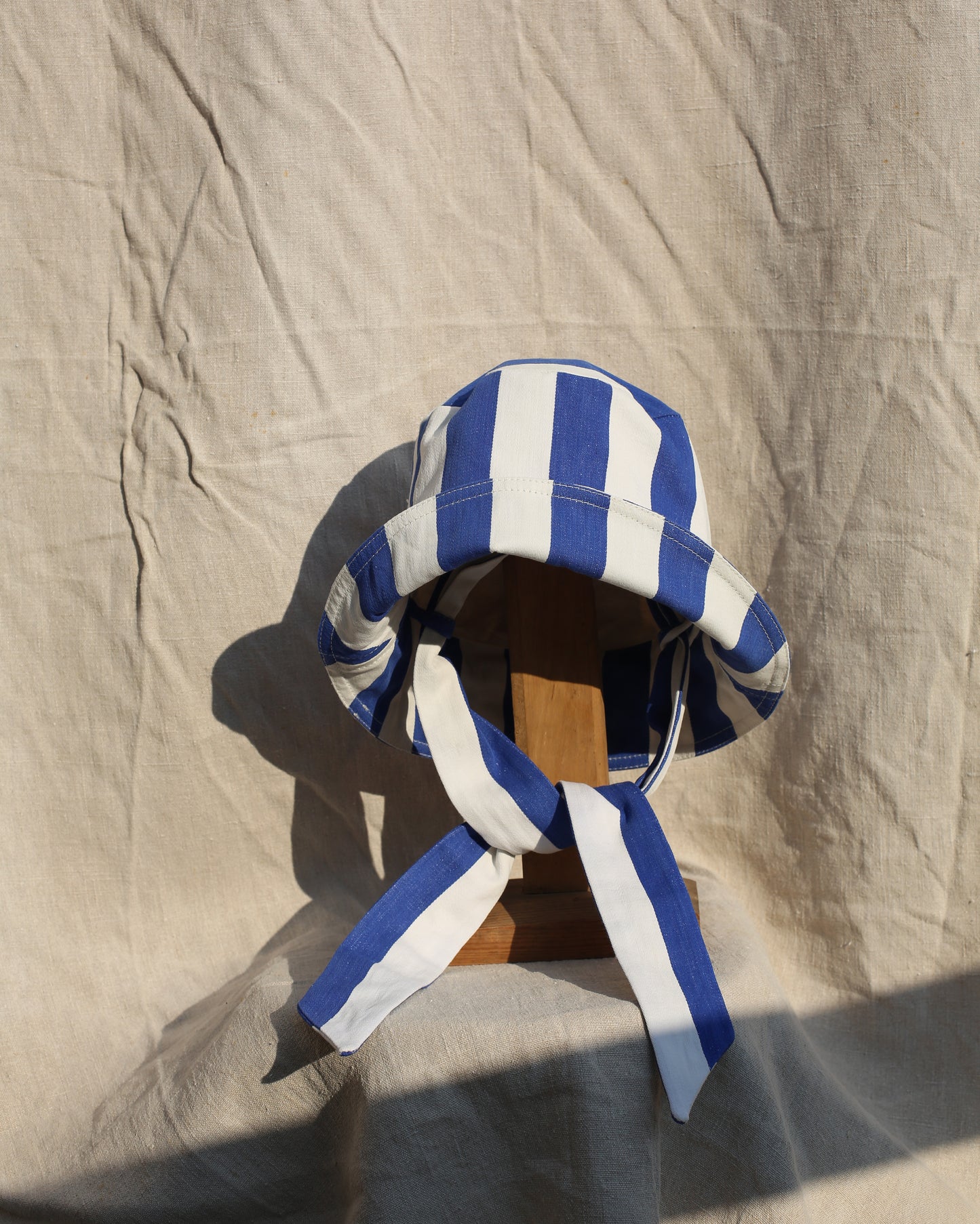 Mistral bob with tie