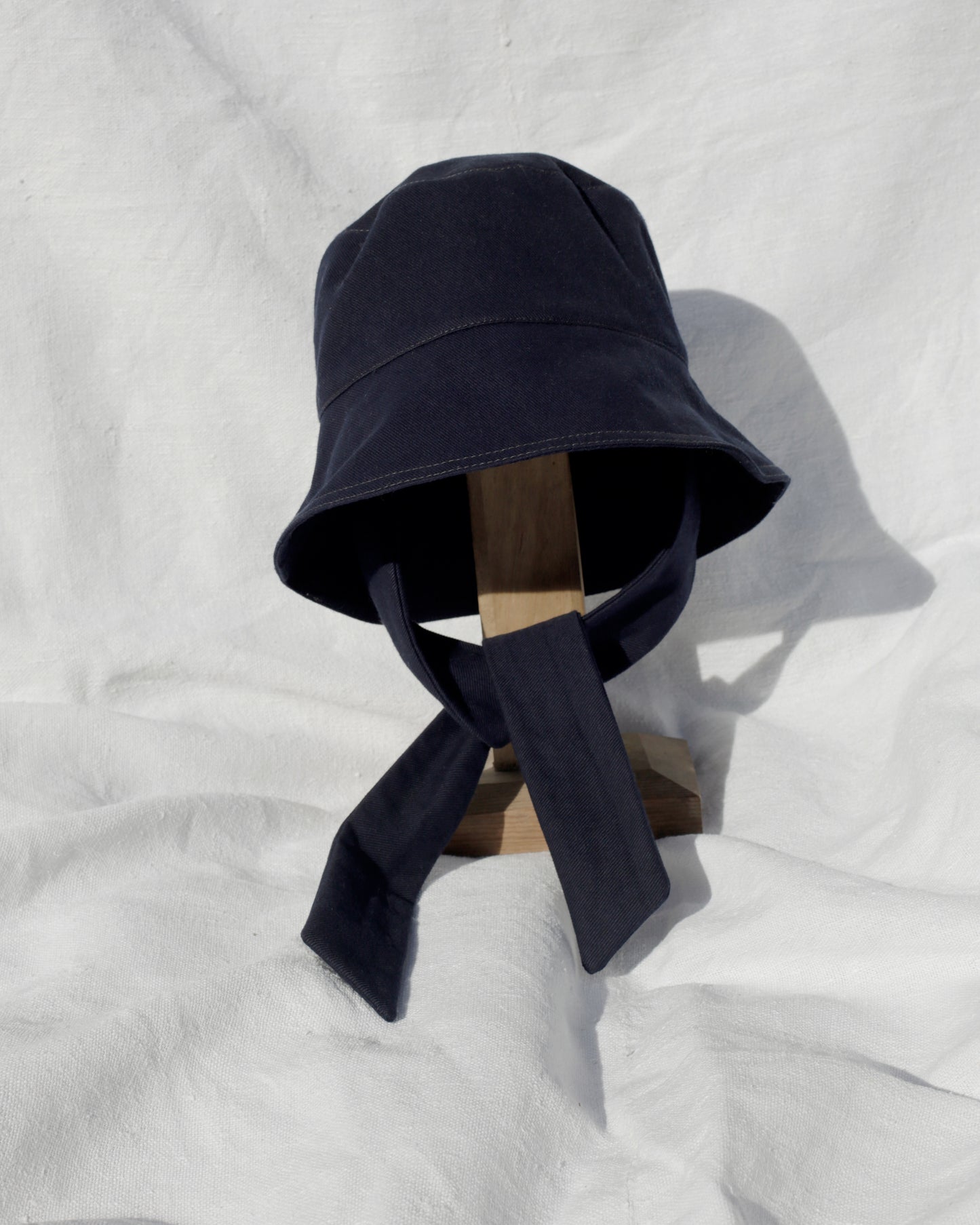 Mistral bob with tie