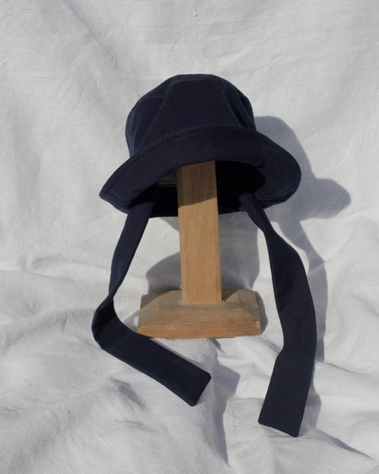 Mistral bob with tie