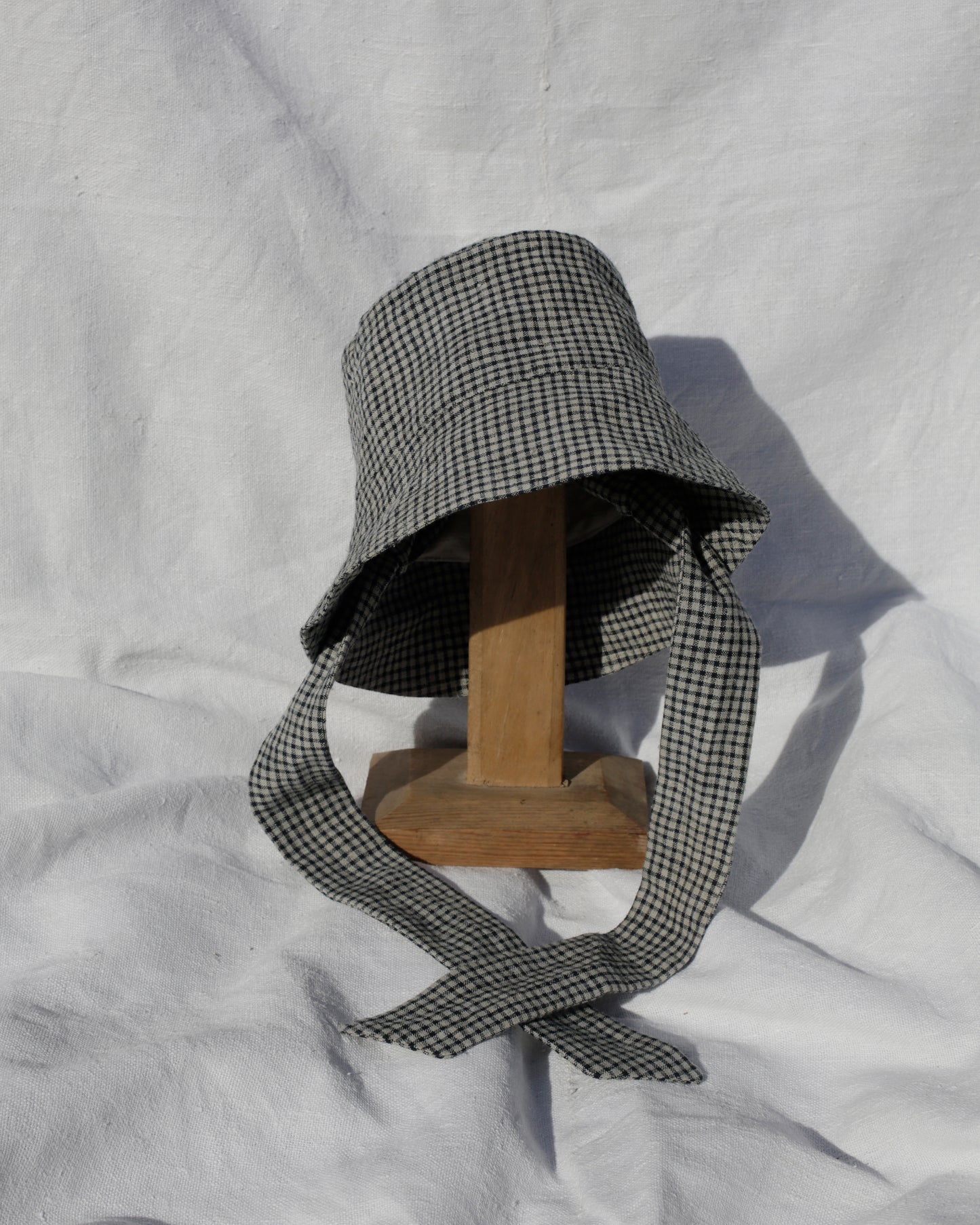 Mistral bob with tie