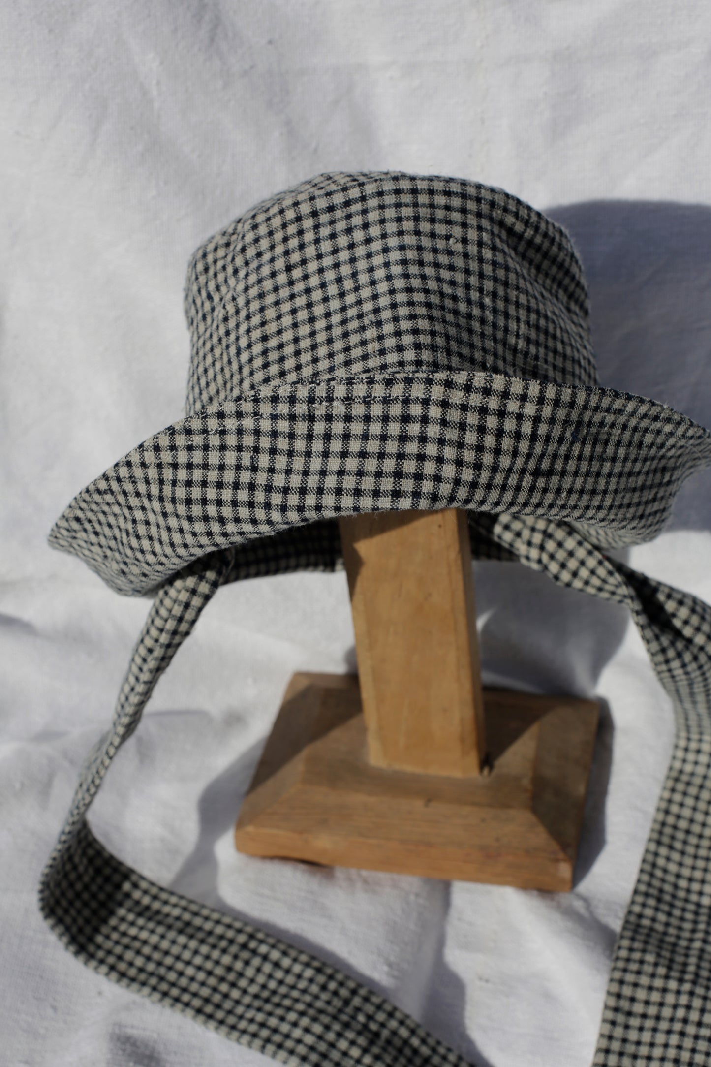 Mistral bob with tie