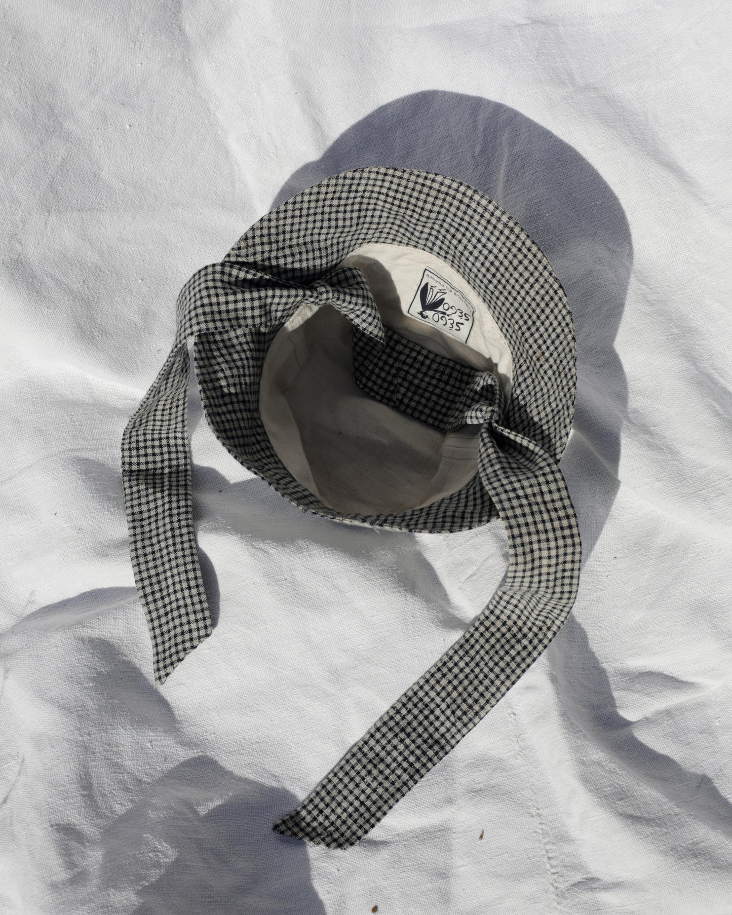 Mistral bob with tie