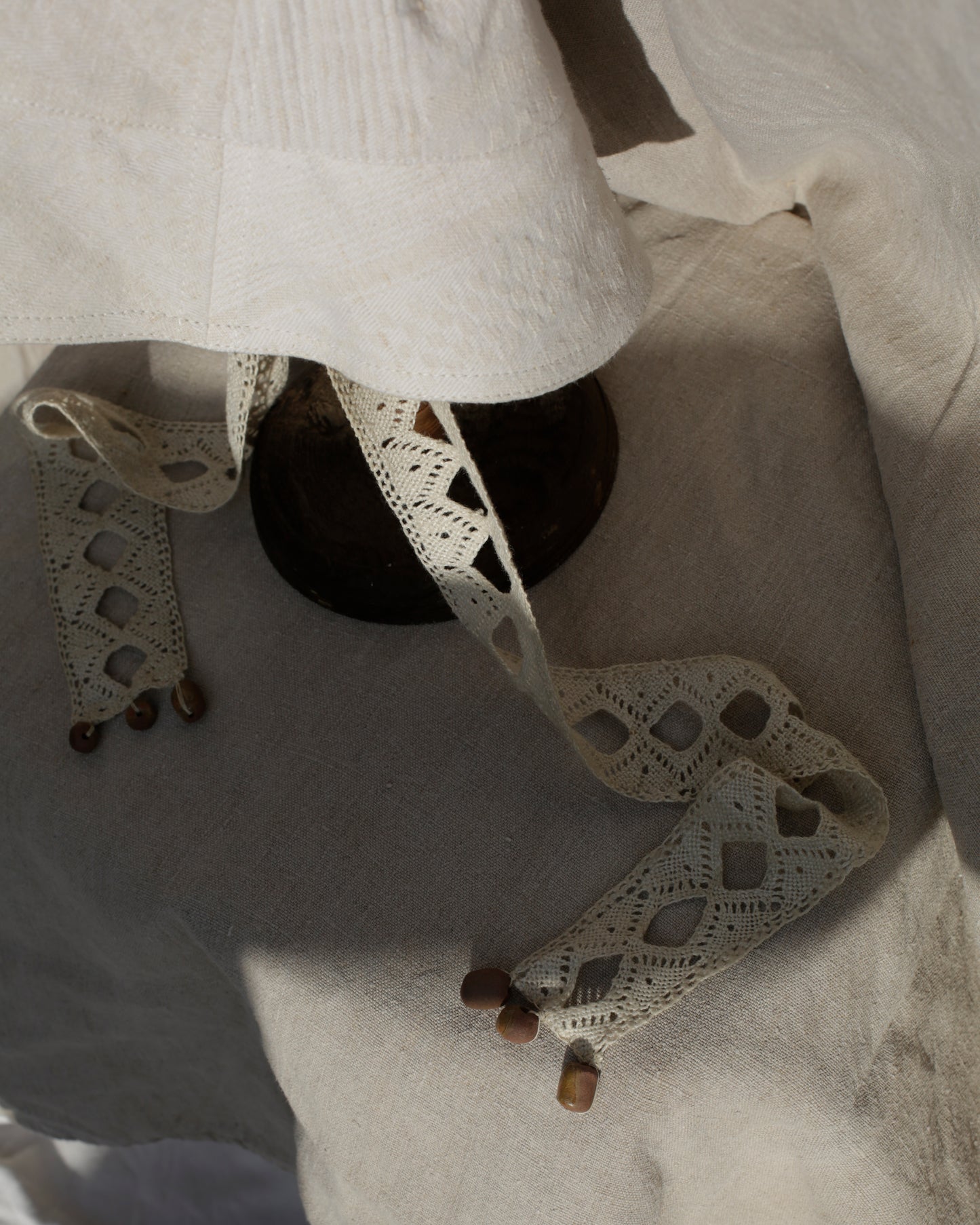 Mistral bob with cotton dentelle tie