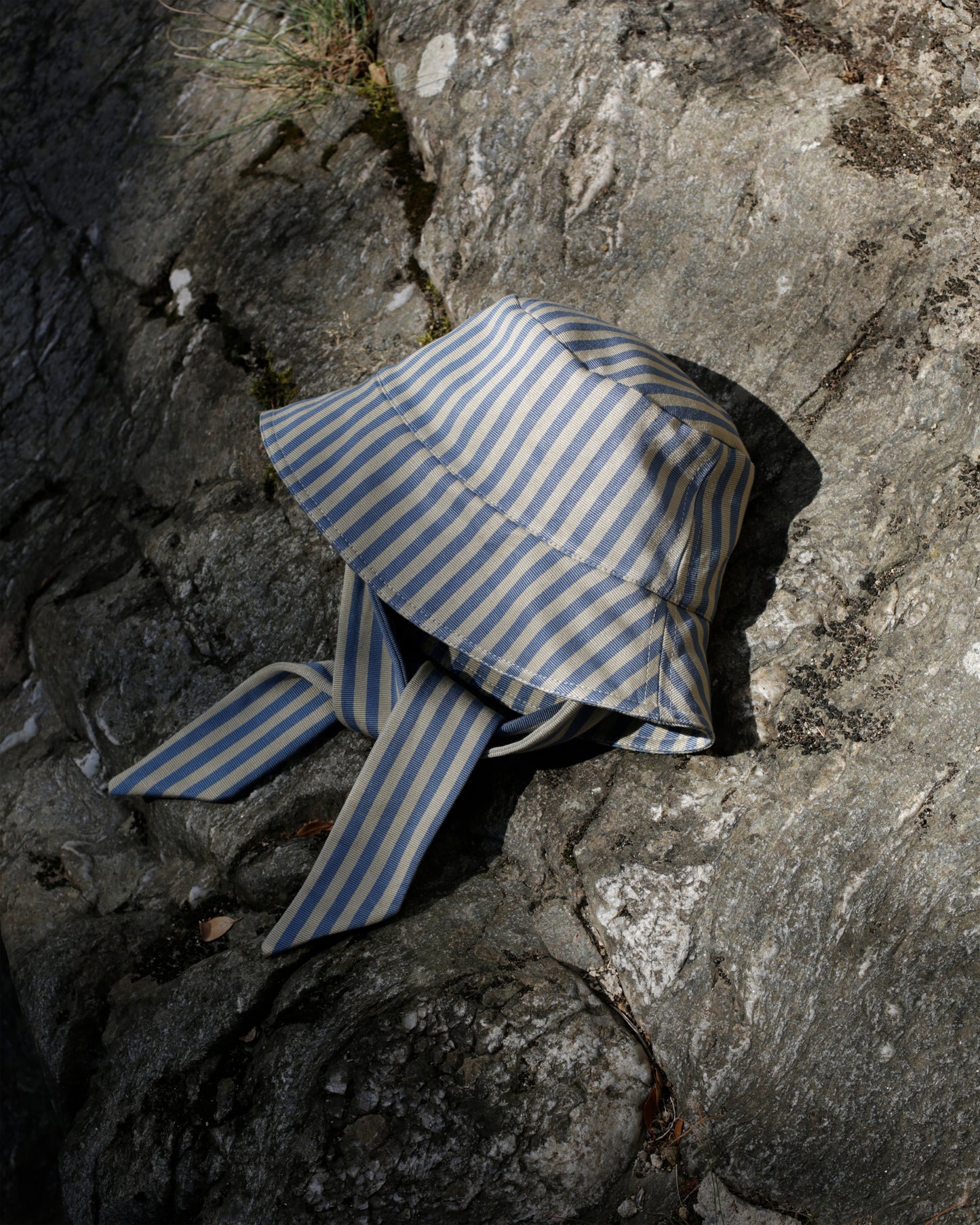 Mistral bob with tie