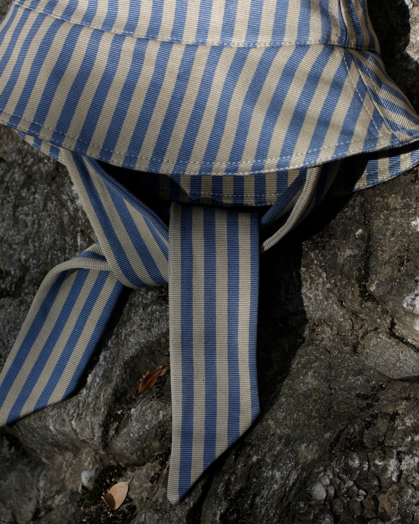 Mistral bob with tie