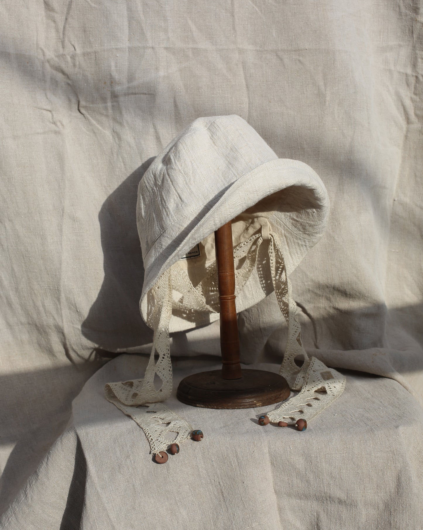 Mistral bob with cotton dentelle tie