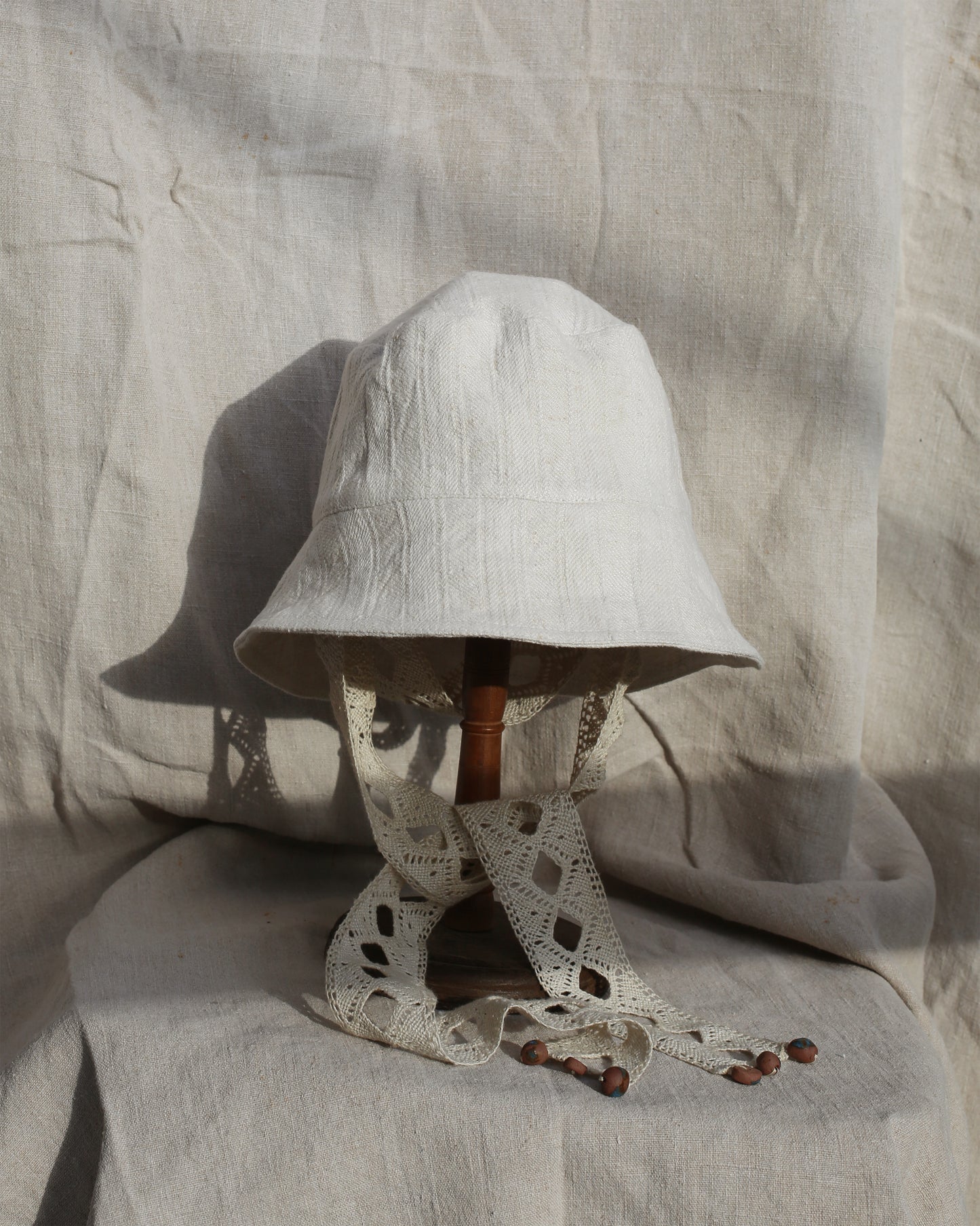 Mistral bob with cotton dentelle tie