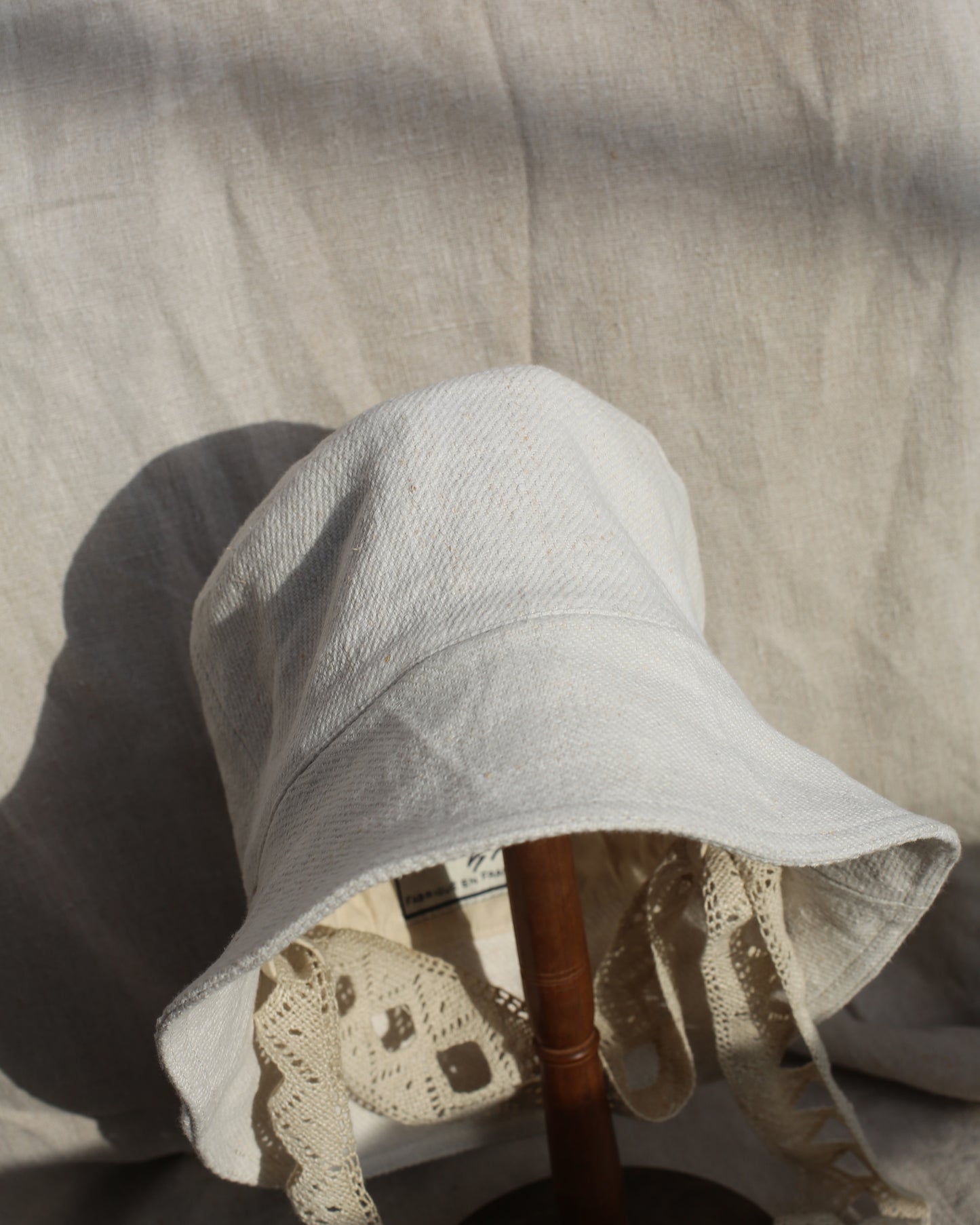 Mistral bob with cotton dentelle tie