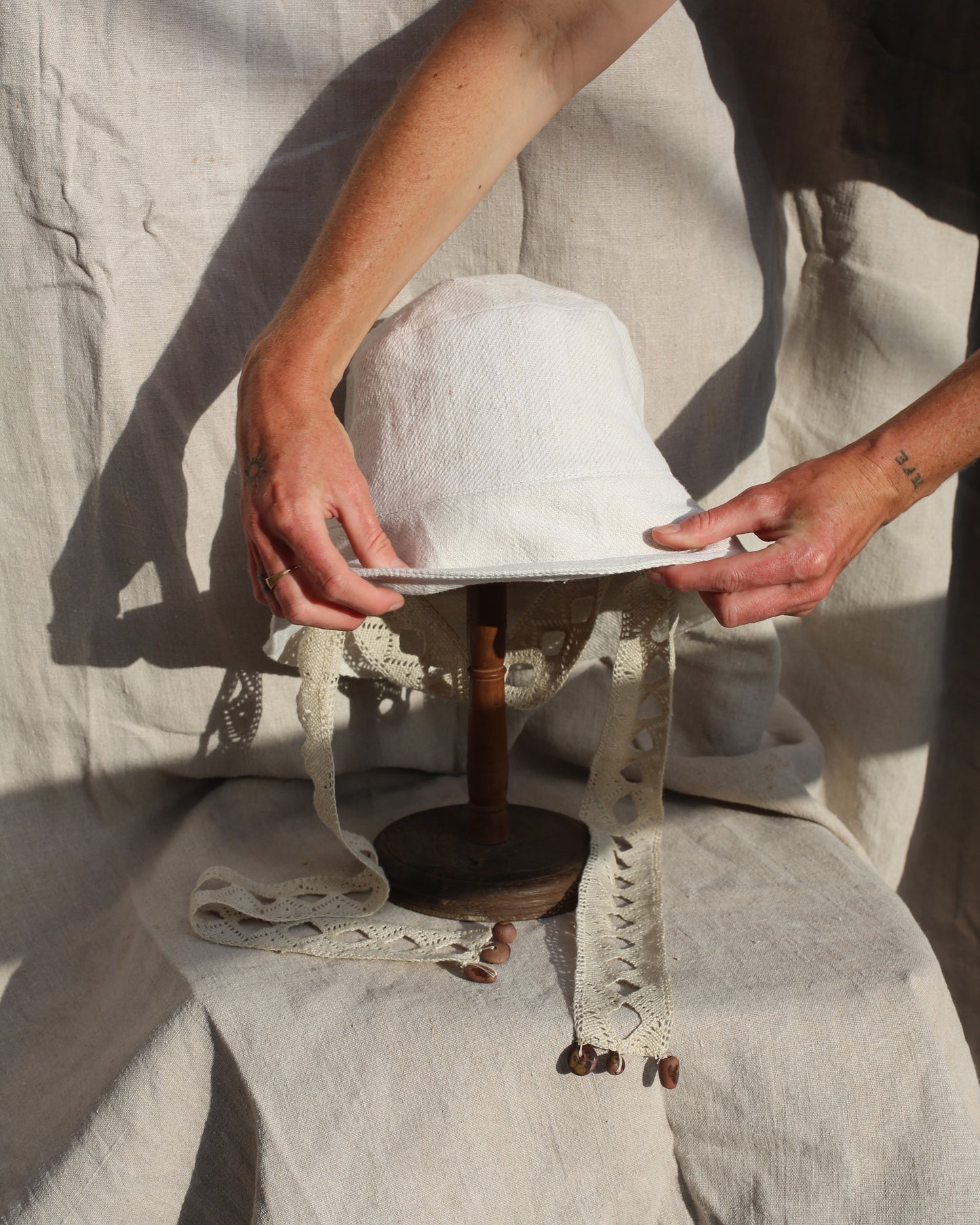 Mistral bob with cotton dentelle tie