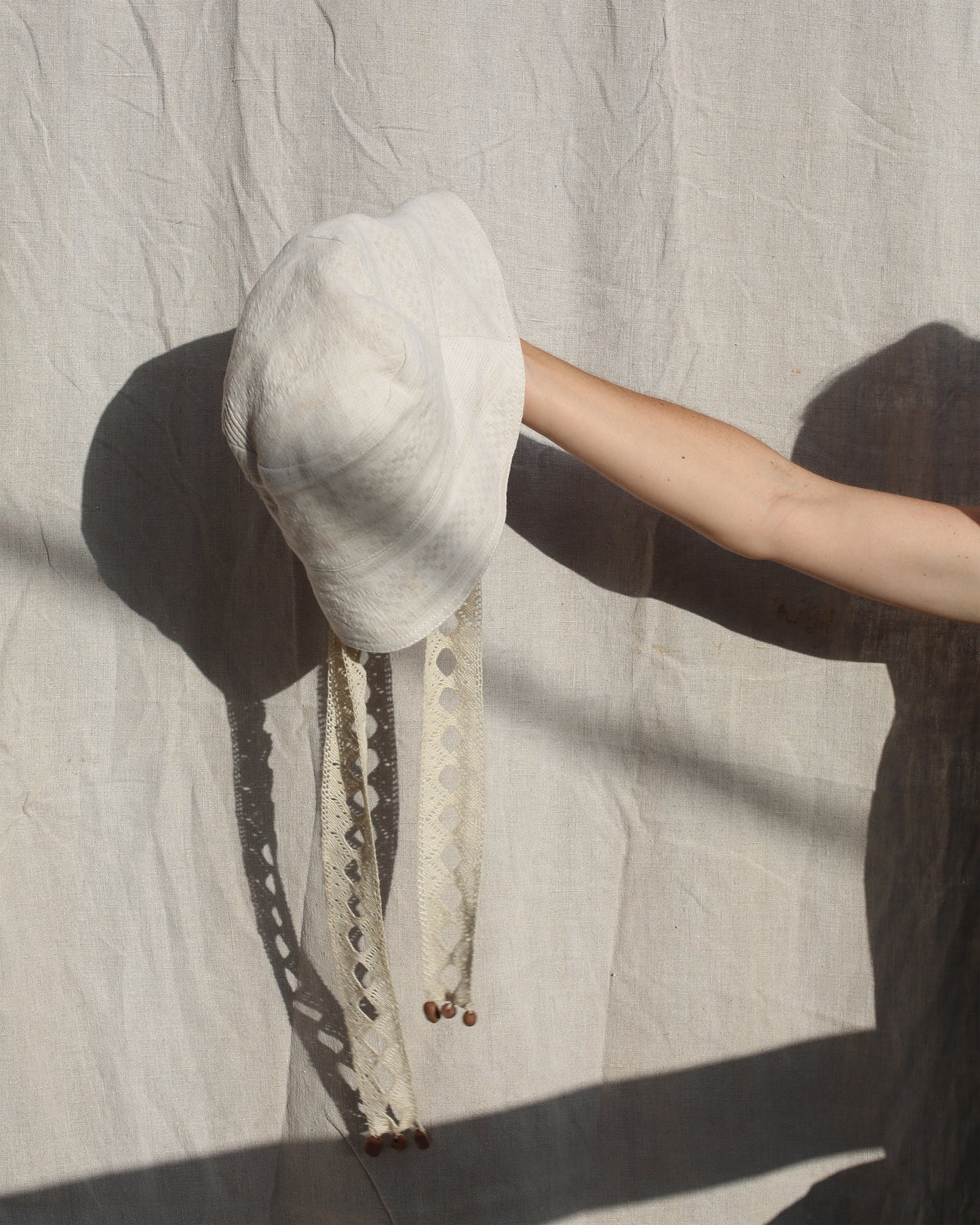 Mistral bob with cotton dentelle tie