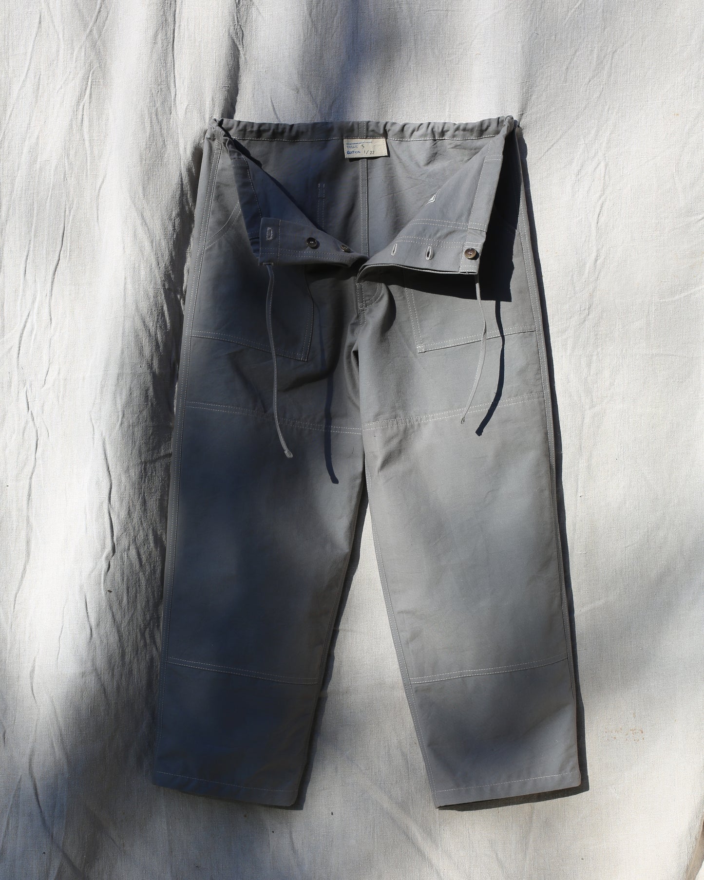 Stable trouser schiste