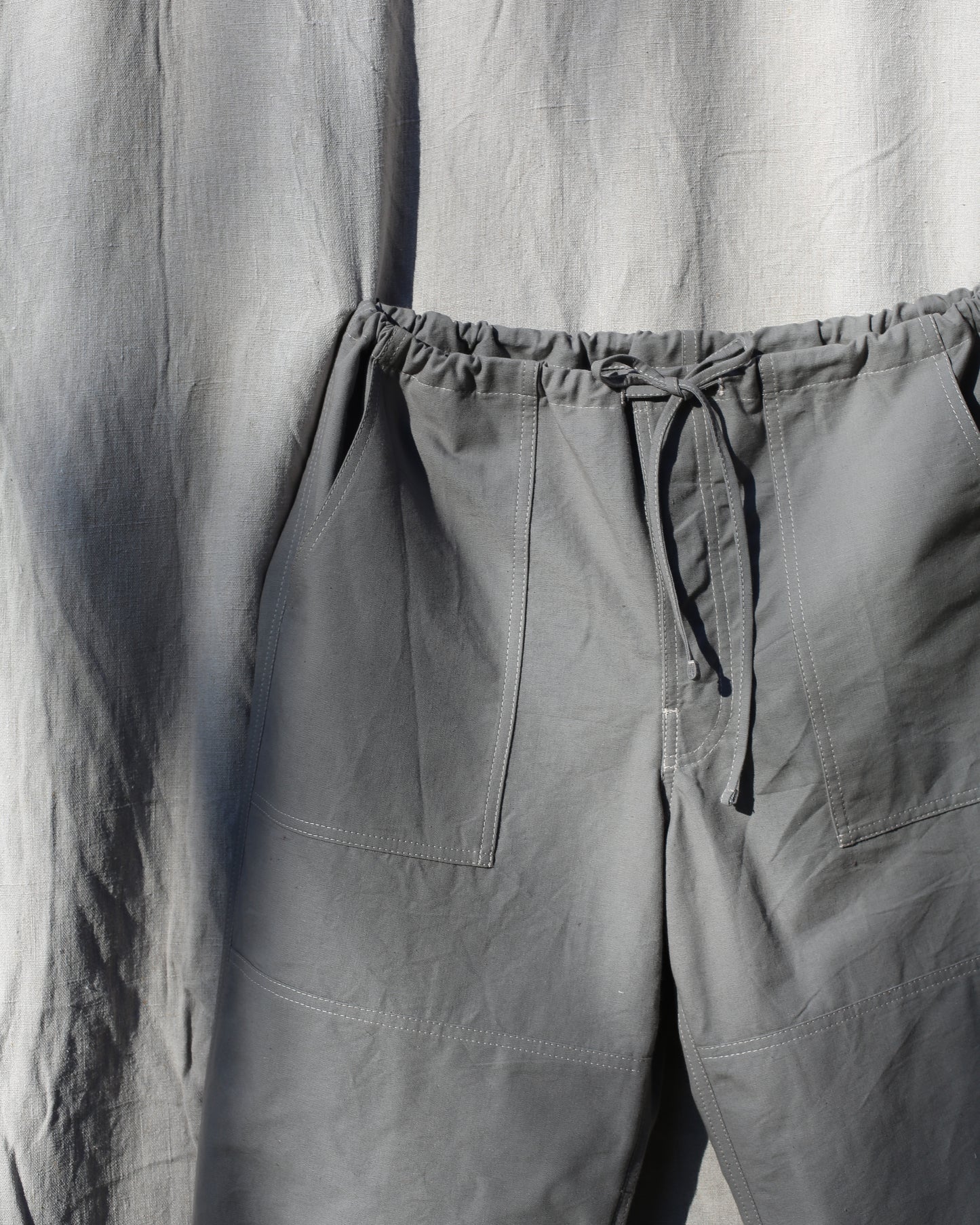 Stable trouser schiste